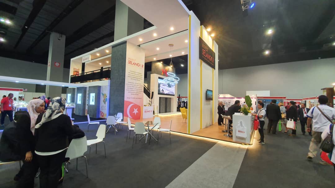 main booth02